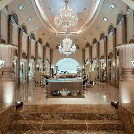 Hilton Mumbai International Airport Hotel מראה חיצוני תמונה The lobby of the hotel