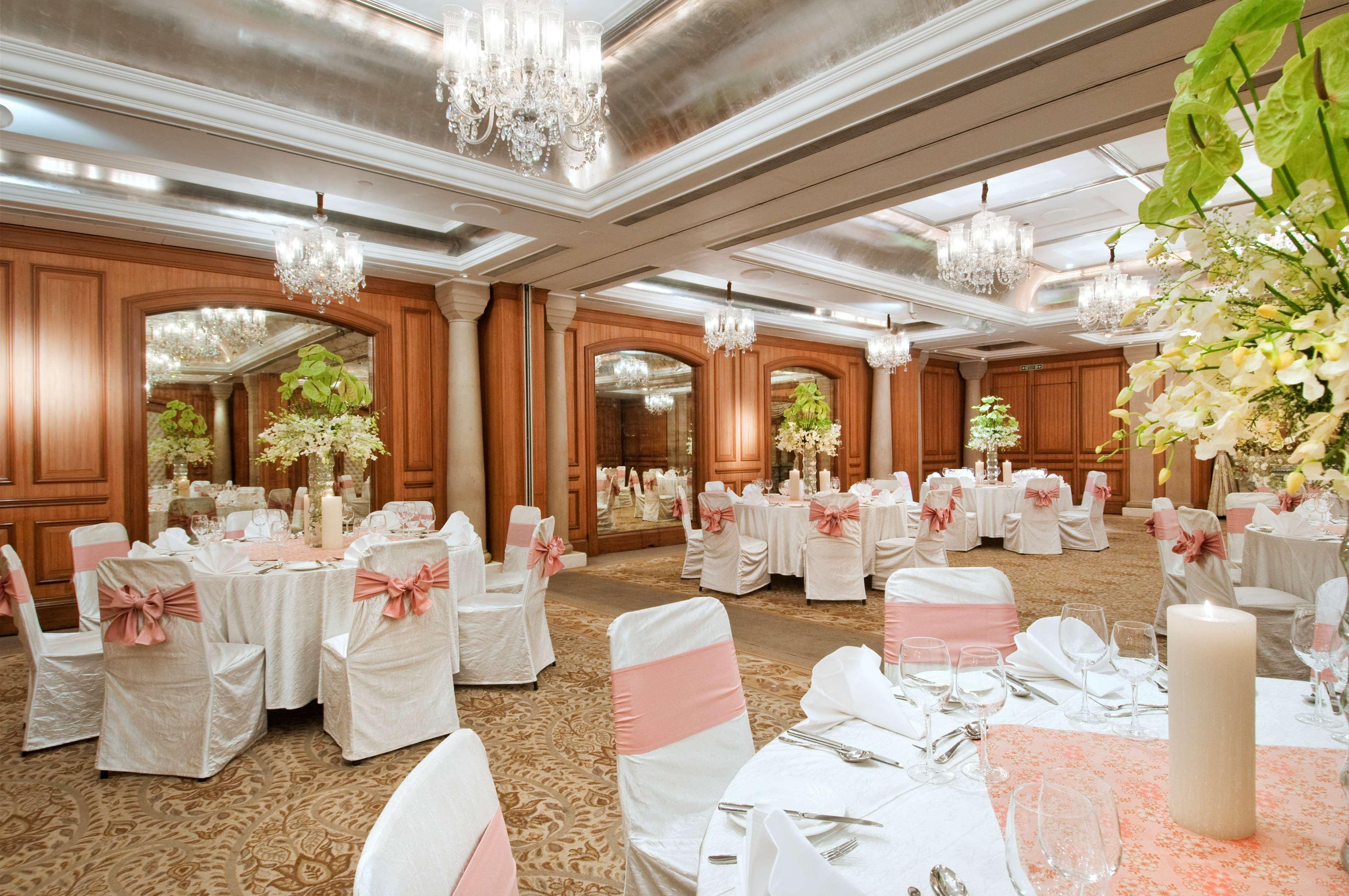 Hilton Mumbai International Airport Hotel מסעדה תמונה The ballroom at the Mandarin Oriental, Kuala Lumpur