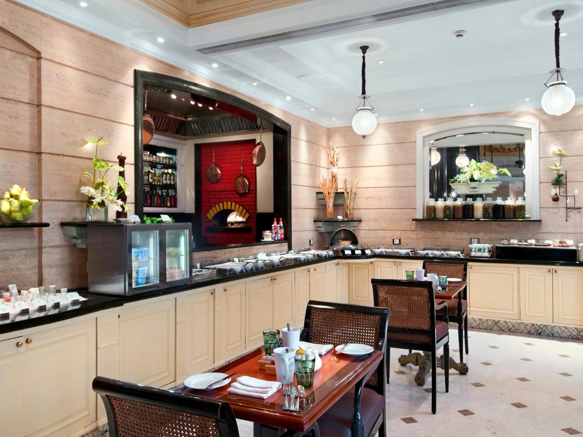 Hilton Mumbai International Airport Hotel מראה חיצוני תמונה The restaurant