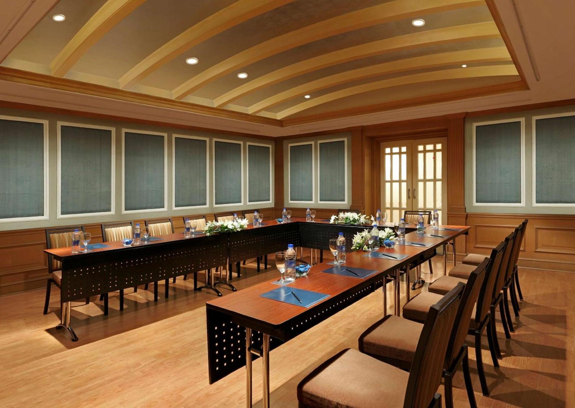 Hilton Mumbai International Airport Hotel מראה חיצוני תמונה A meeting room