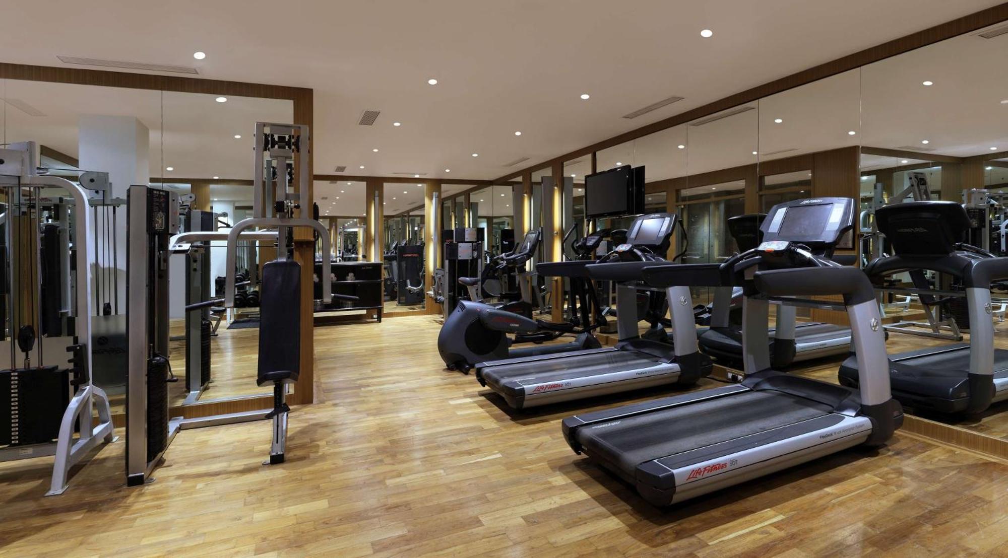 Hilton Mumbai International Airport Hotel מראה חיצוני תמונה The gym at the hotel