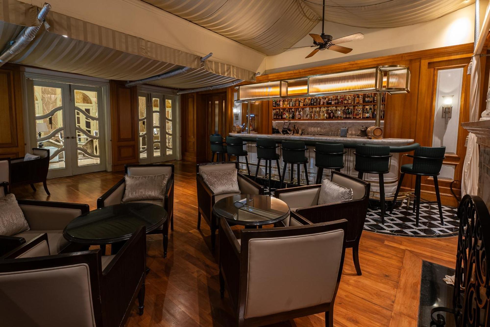Hilton Mumbai International Airport Hotel מראה חיצוני תמונה The bar at the 1919