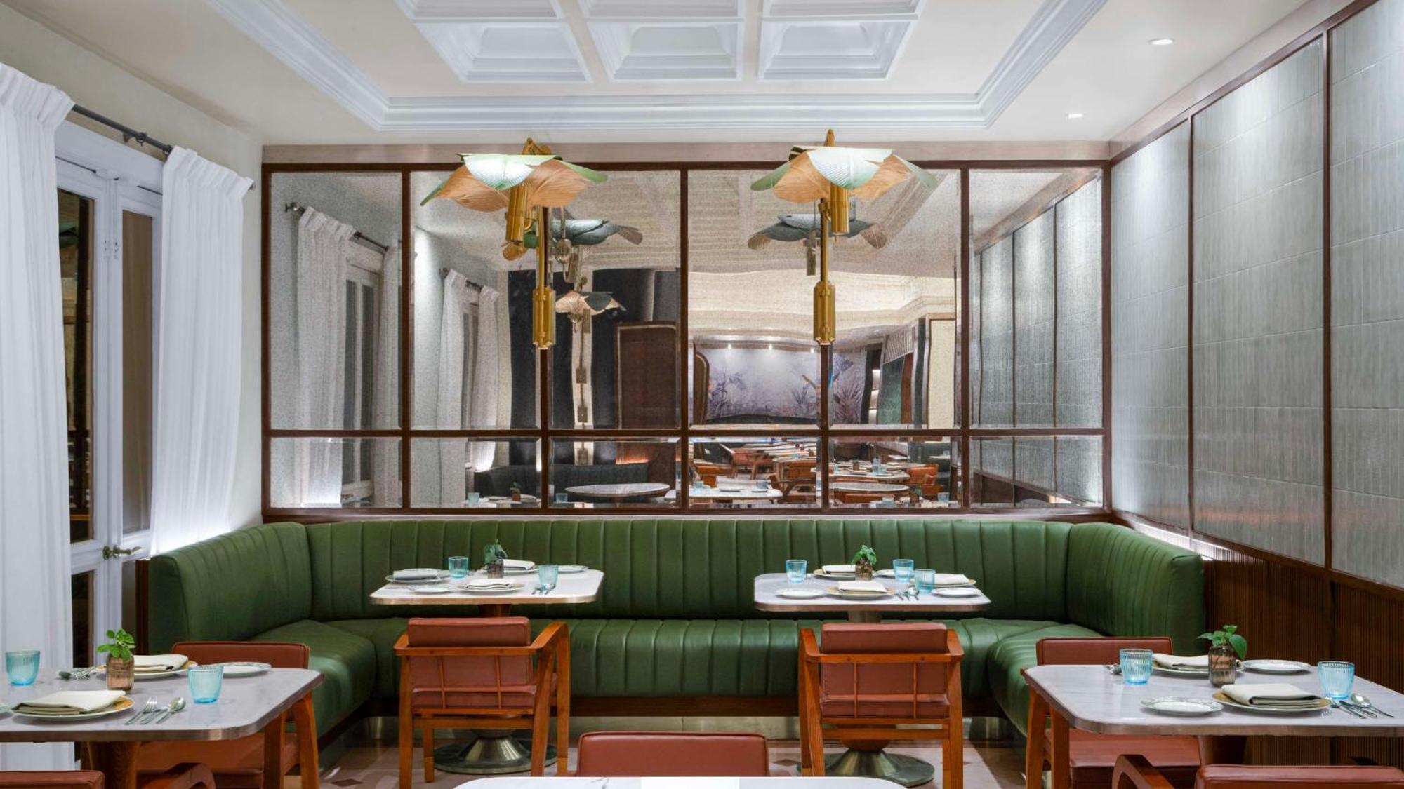 Hilton Mumbai International Airport Hotel מראה חיצוני תמונה The interior of the restaurant